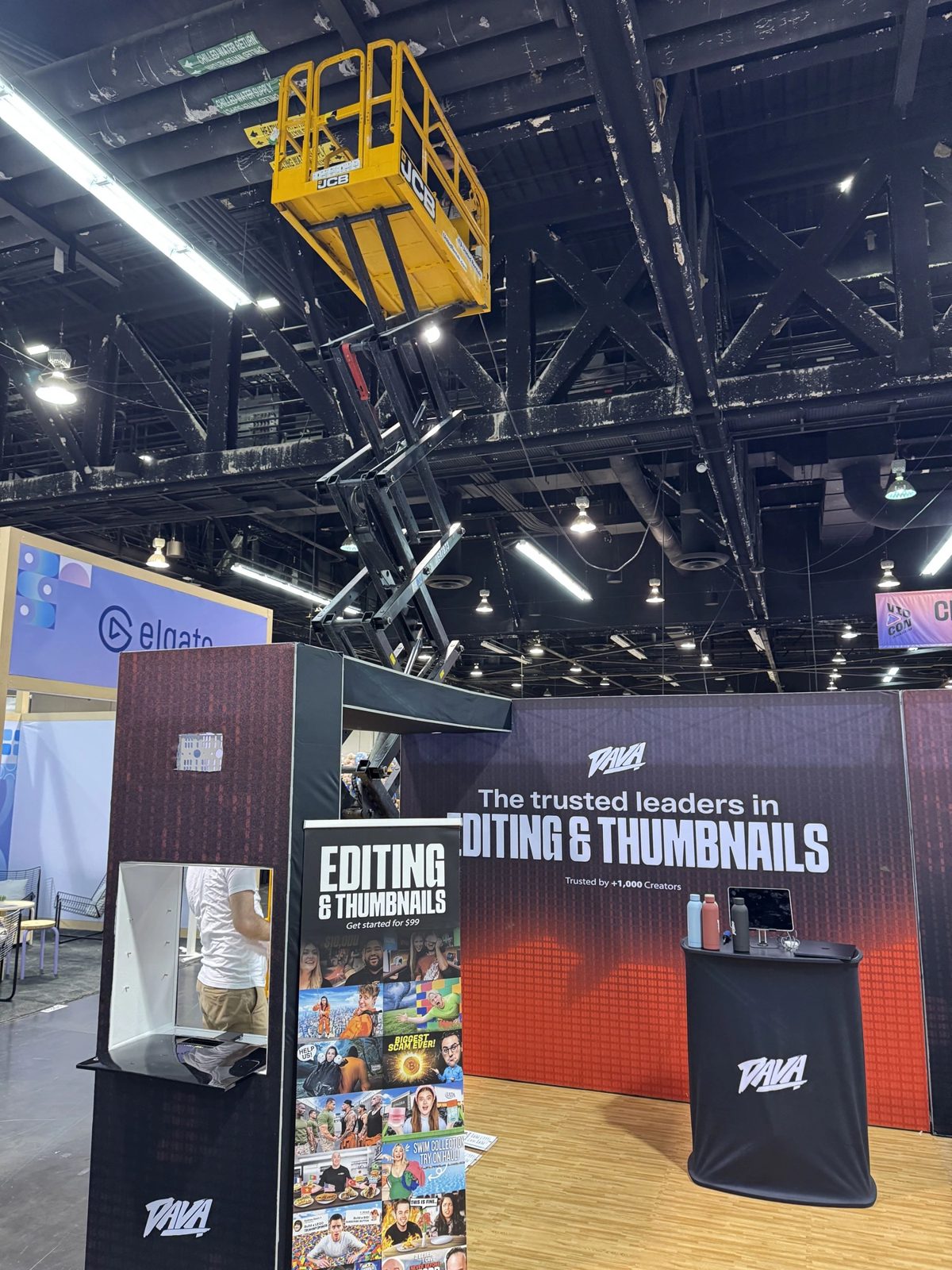 The Dava booth: “The trusted leaders in editing & thumbnails.”