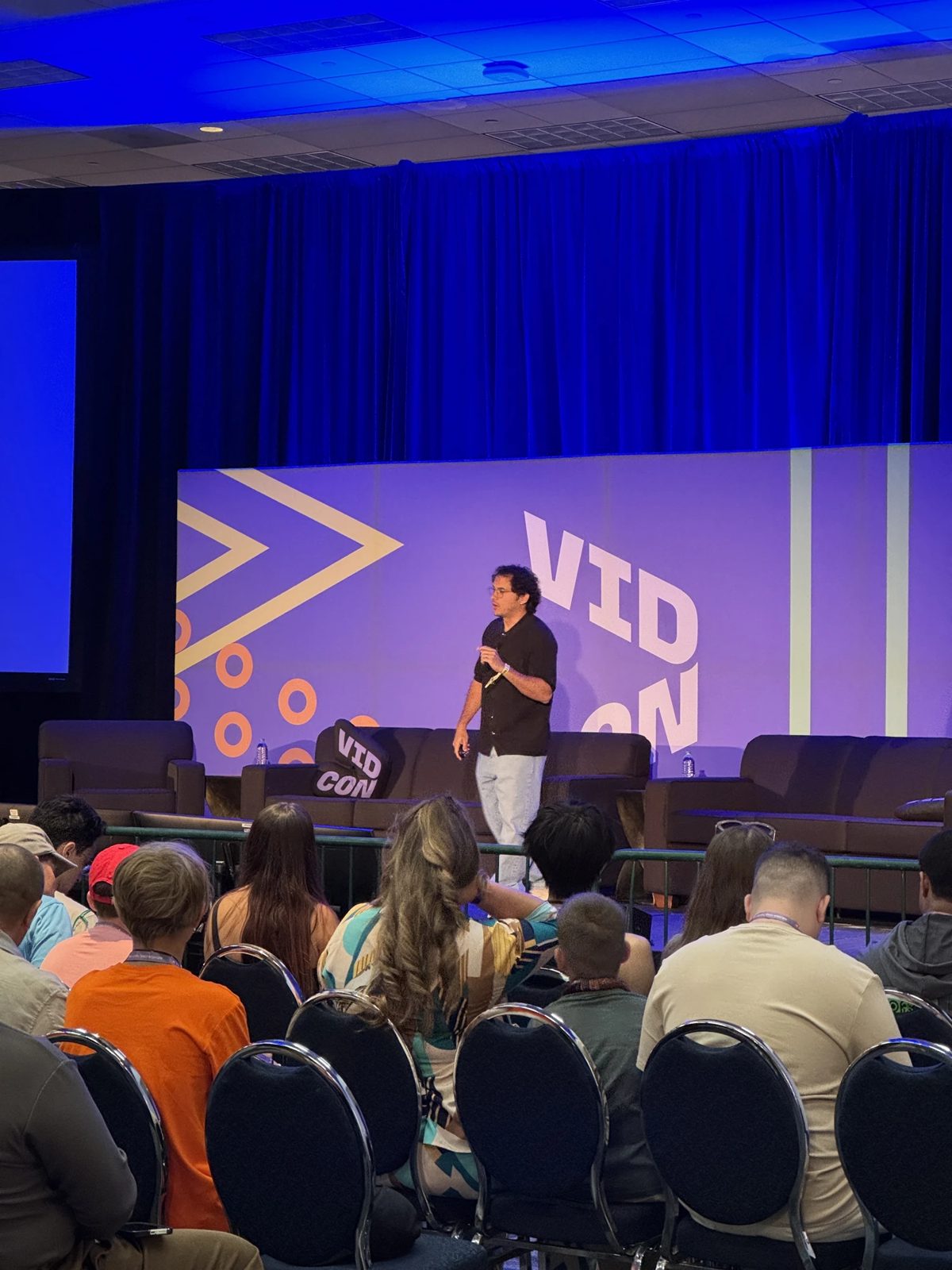 Damian (DamianDZN) speaking at VidSummit